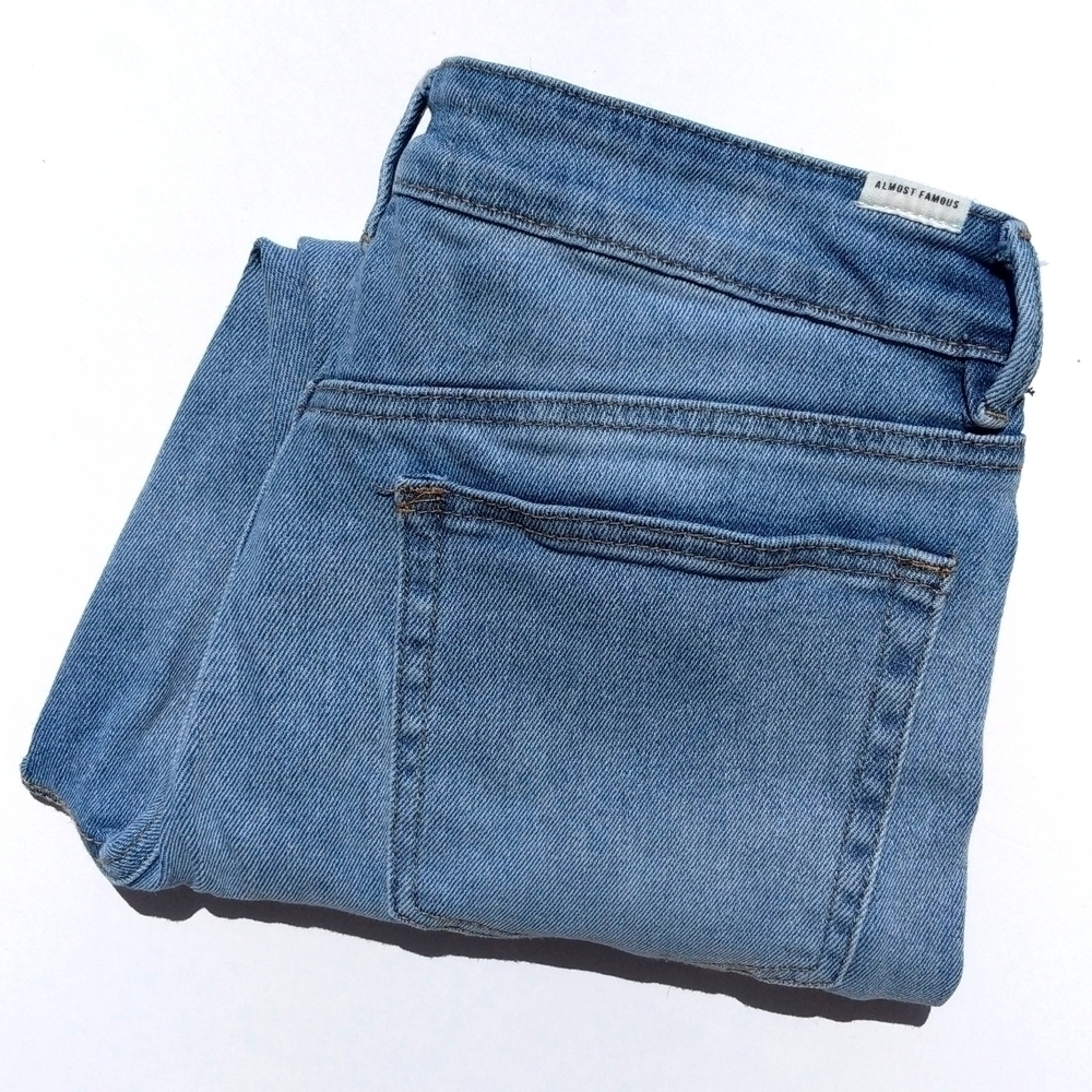 Almost Famous Medium Wash High Rise Distressed Cropped Skinny Jeans Blue Size 7 - Picture 2 of 16